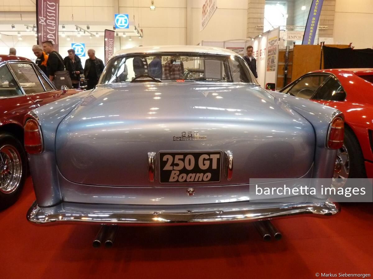 Techno Classica 2017 ... offered by Autohaus Hans Saturski, Frankfurt, D for 1.5 Mio. EUR.
Notes from the offering: finished in its original color Azzuro Bianco with blue leather interior, completely restored, read off mileage 16.800 kms, FC certified
